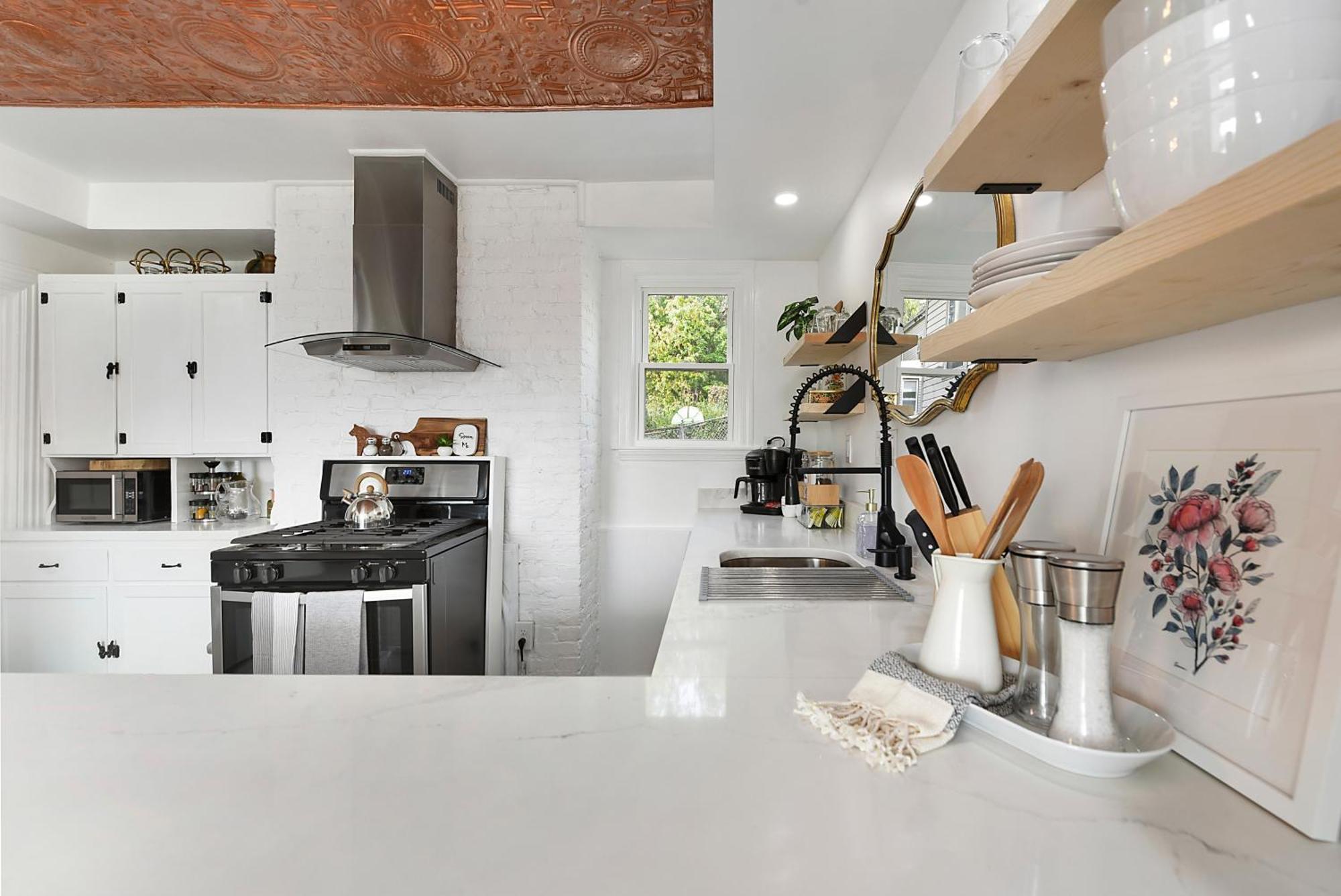 Holiday home Cozy Retreat, Above The City! *